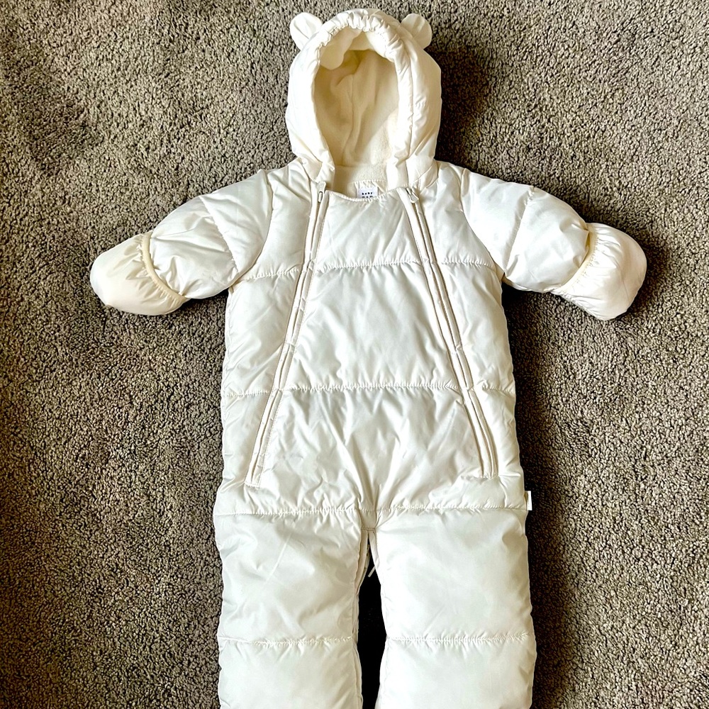 Baby Gap White Down Snowsuit Size 0-3 Months. NWOT! Never worn!